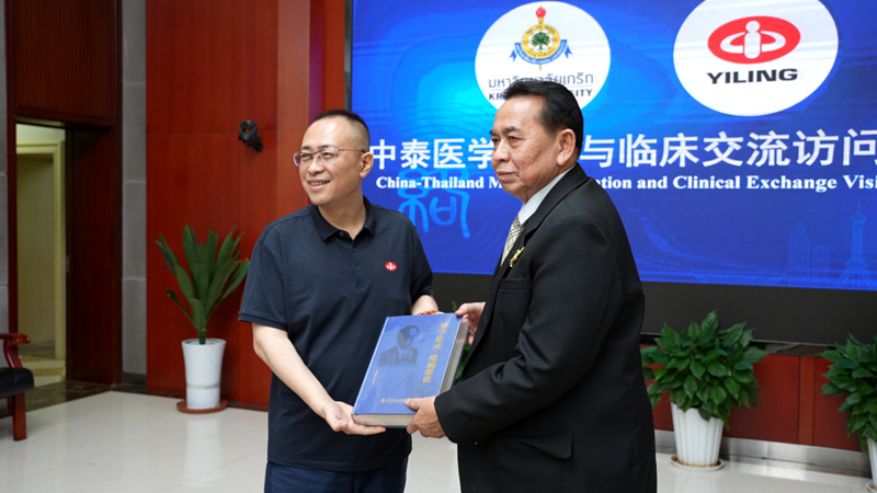 泰国卫生部传统医学研究所与格乐大学代表团到访以岭药业